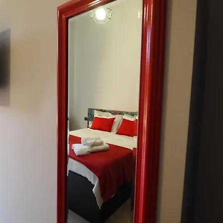 Red Note Apartment Turin